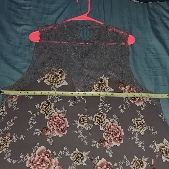 TORRID Sharkbite Floral Lace Top  Size 2 (18-20/ 2X) - Picture 10 of 12